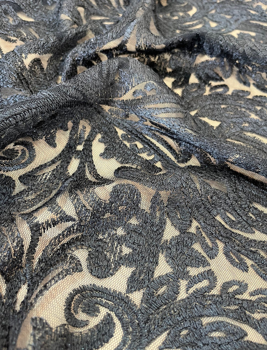 Tule bordado Preto - de R$ 59,90 por R$ 39,90/metro