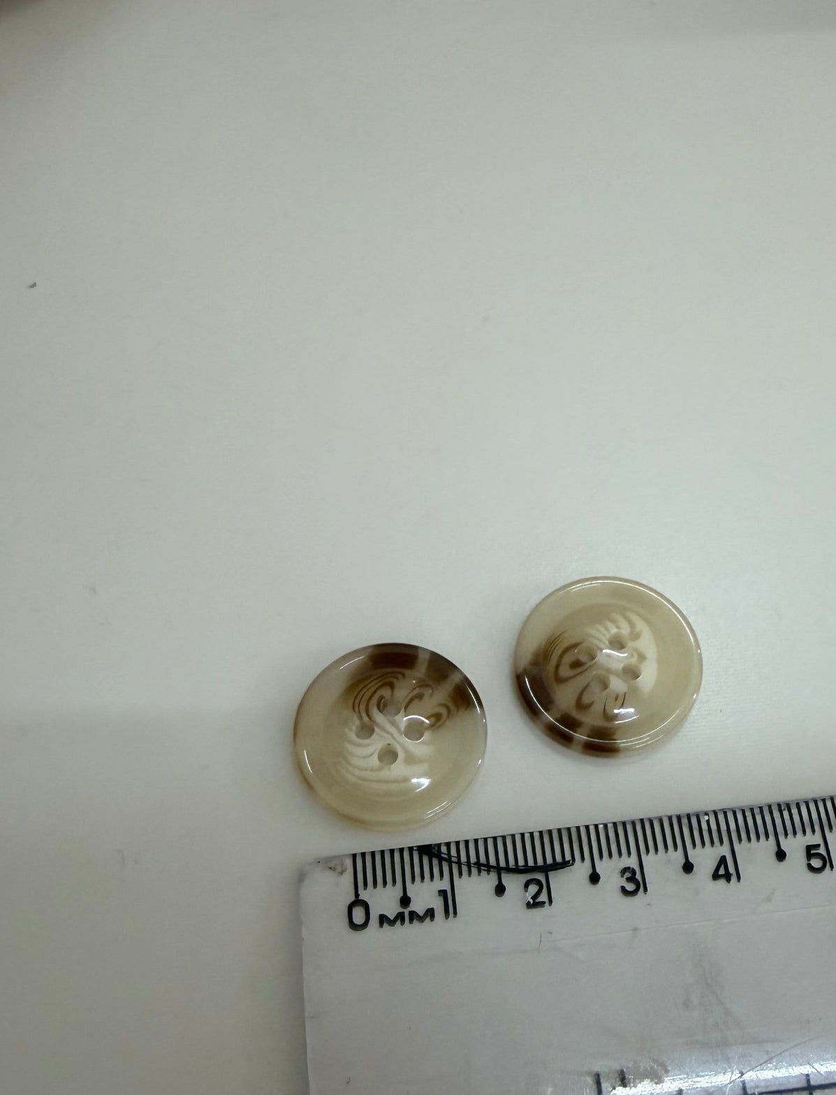 Botão Resina 4 furos- R$ 2,00 unidade