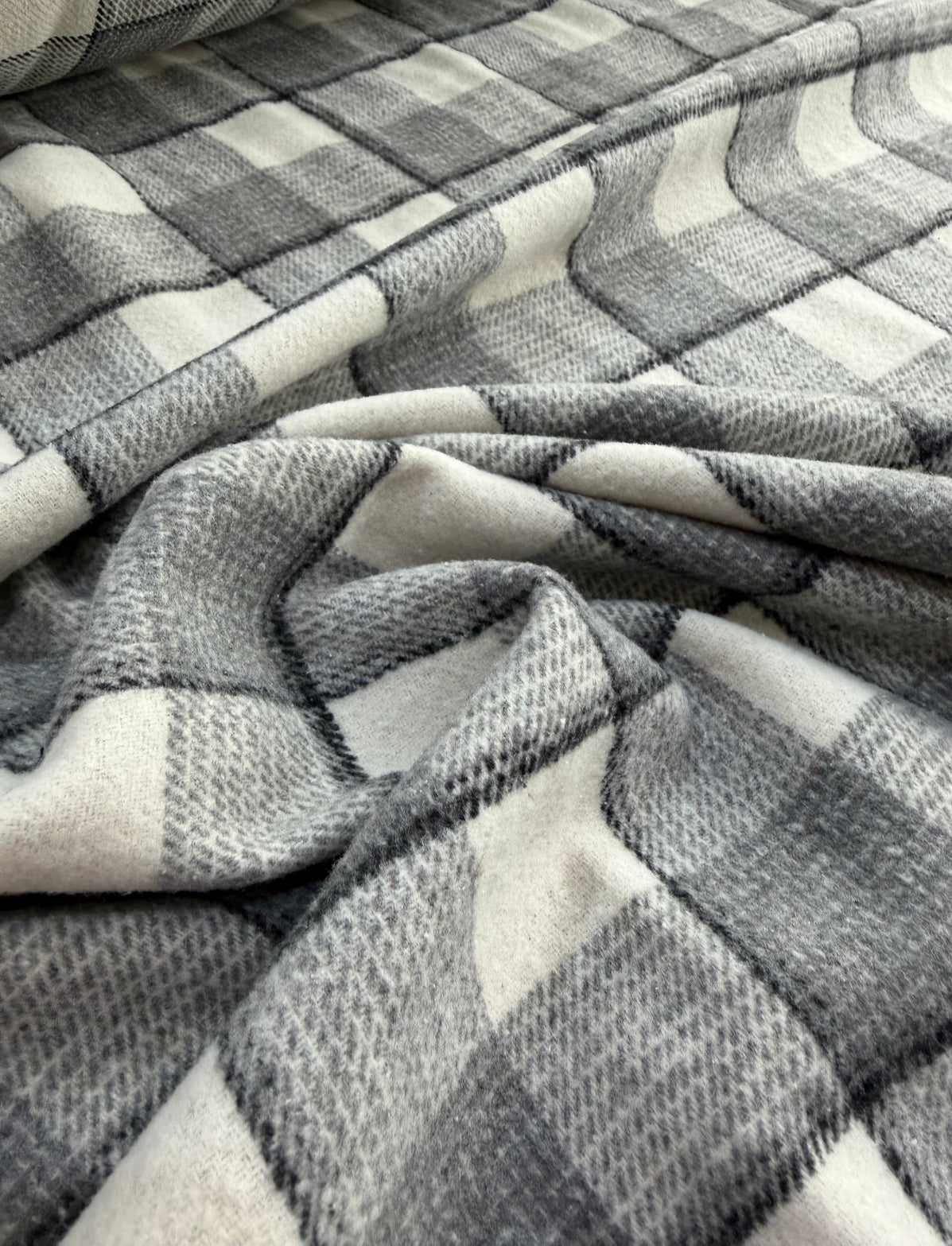 Tweed Flanelado Xadrez- R$ 69,90/metro