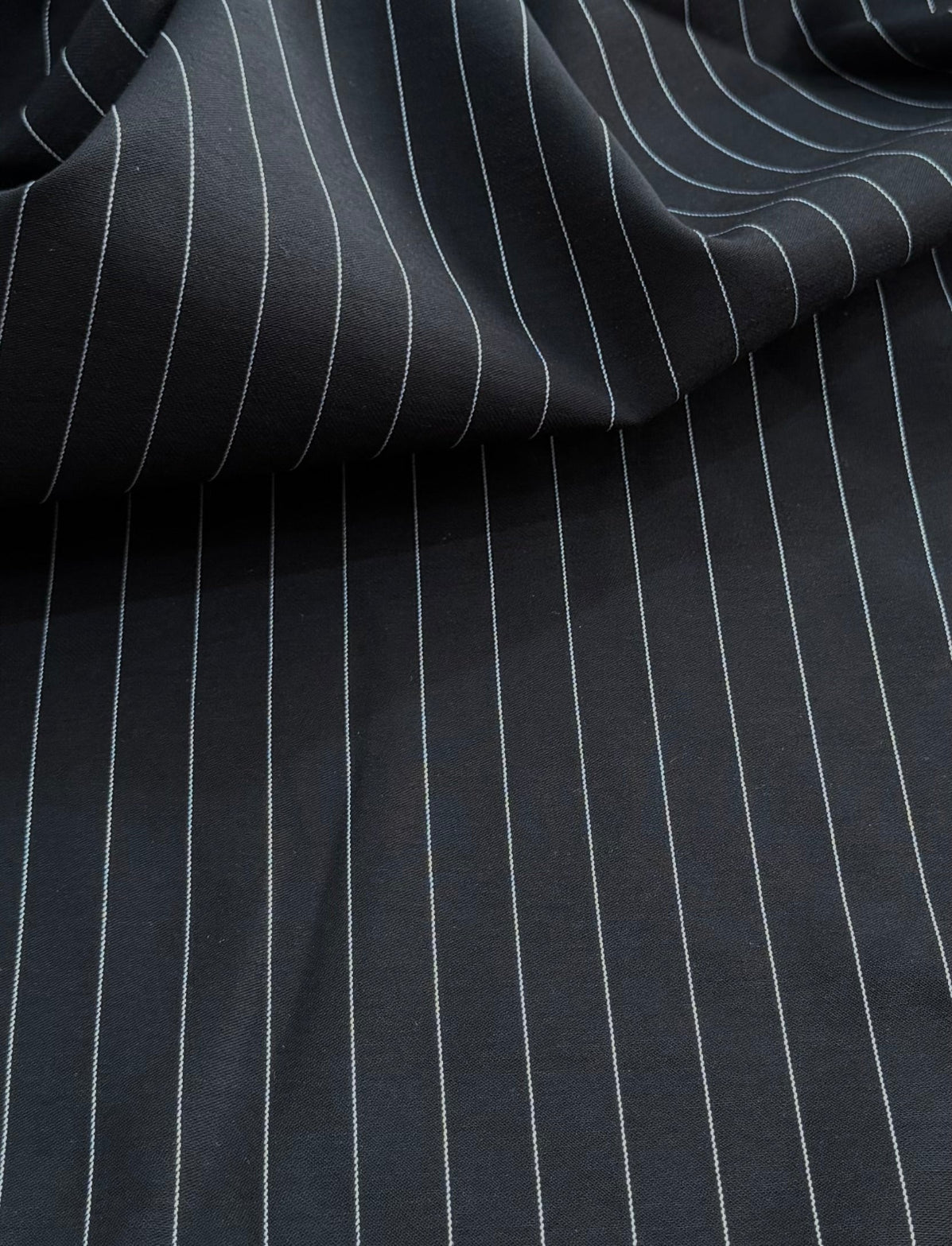 Alfaiataria Risca Giz Entretelada Preto - R$ 69,90/metro