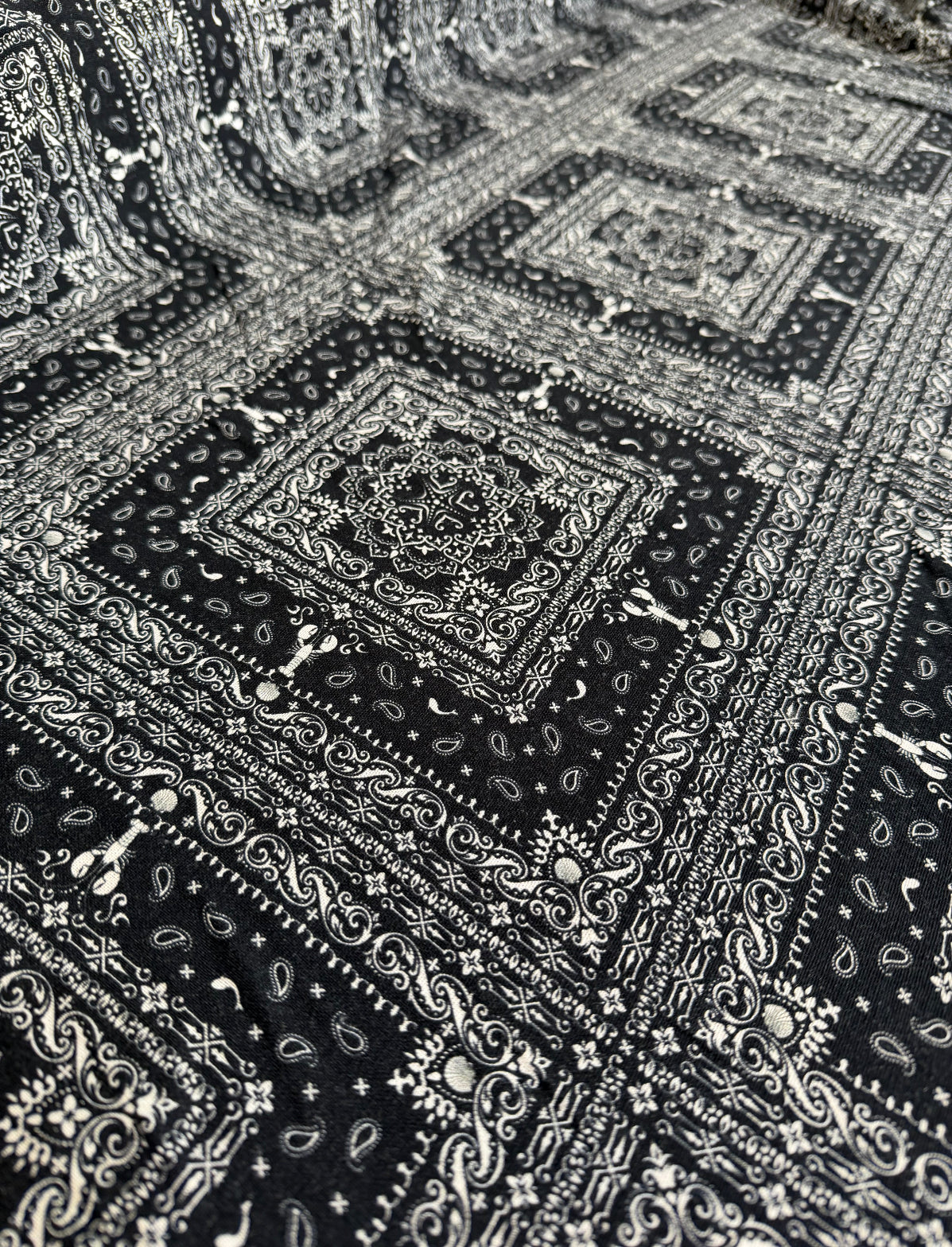 Viscolinho Estampa lenço  exclusiva - R$ 59,90/metro