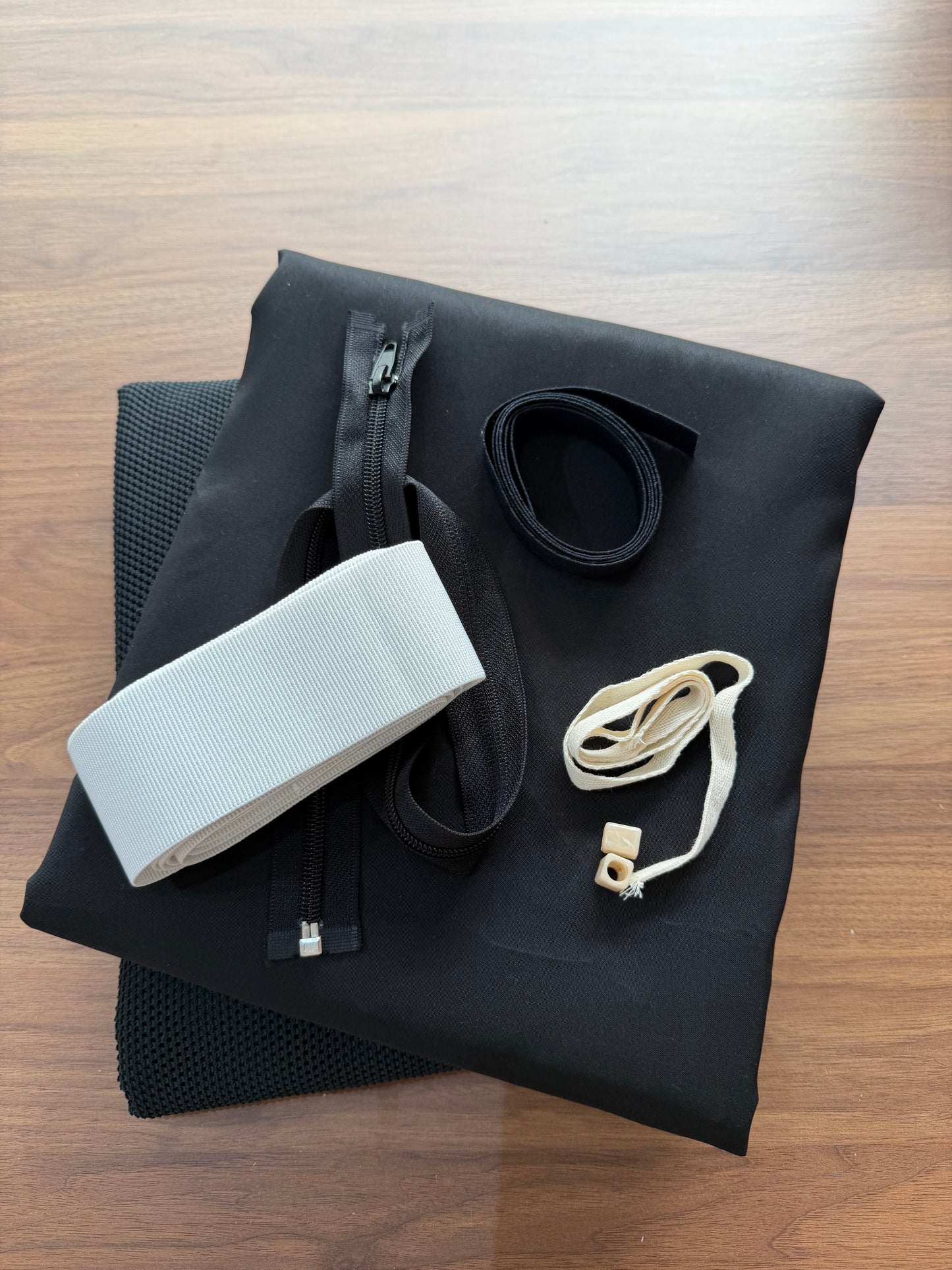 Kit Jaqueta Corta vento + shorts Preto   - R$ 119,00