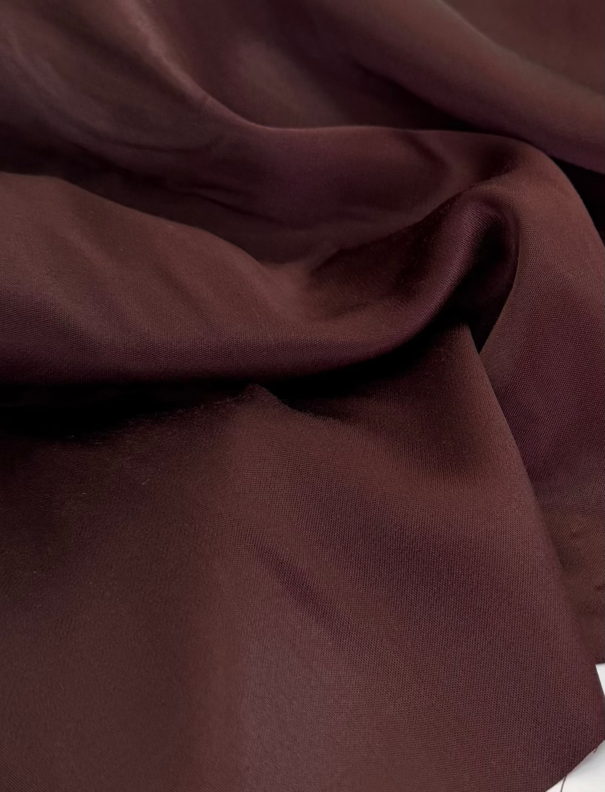 Viscose acetinada  encorpada Malbec - R$ 49,90/metro