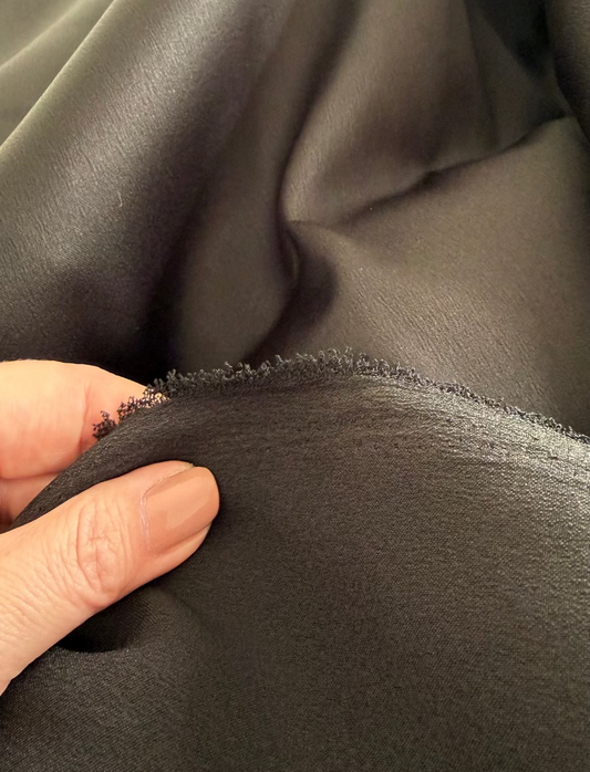 Crepe alfaiataria ( similar ao Patou) de poliéster Preto - de R$ 49,90 por R$ 29,90