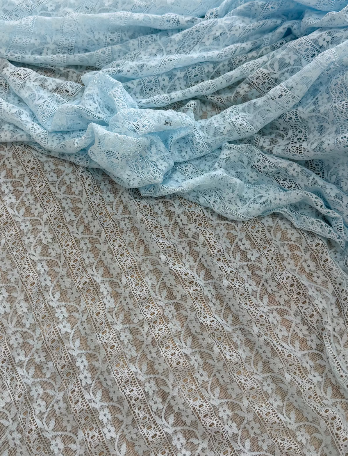 Renda de poliamida com elastano Azul - R$ 49,90/metro