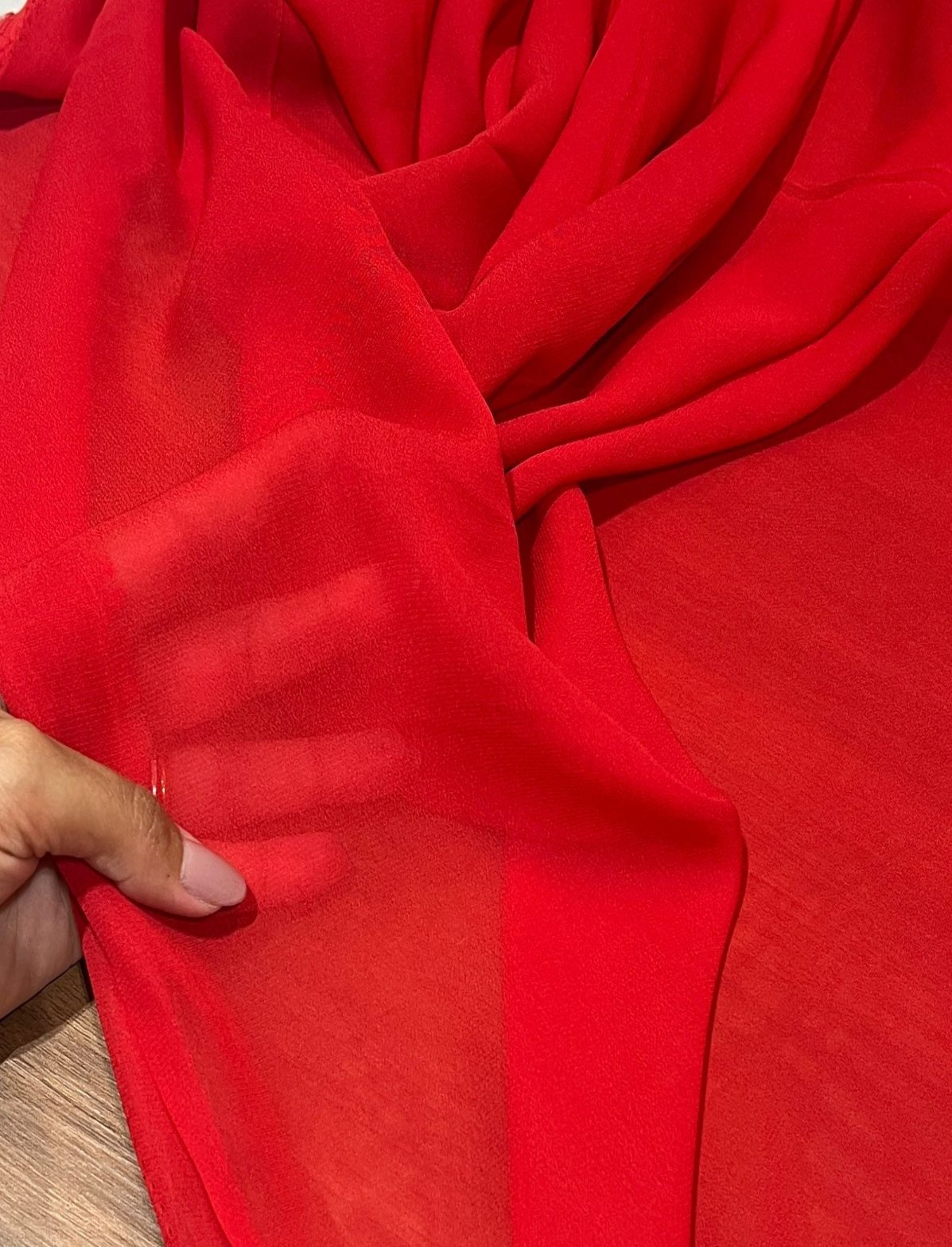 Crepe de viscose Vermelho - R$ 49,90/metro.