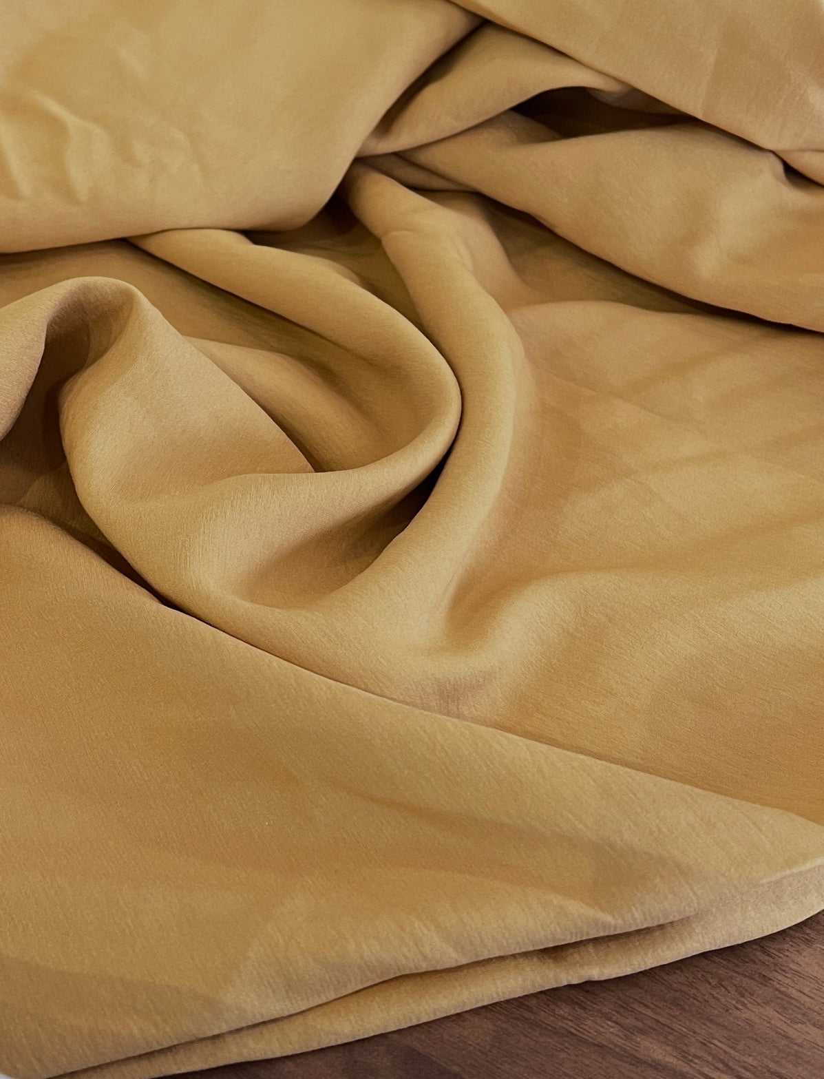 Tencel Dijon ( alfaiataria de viscose com poliéster) - R$ 49,90/metro.