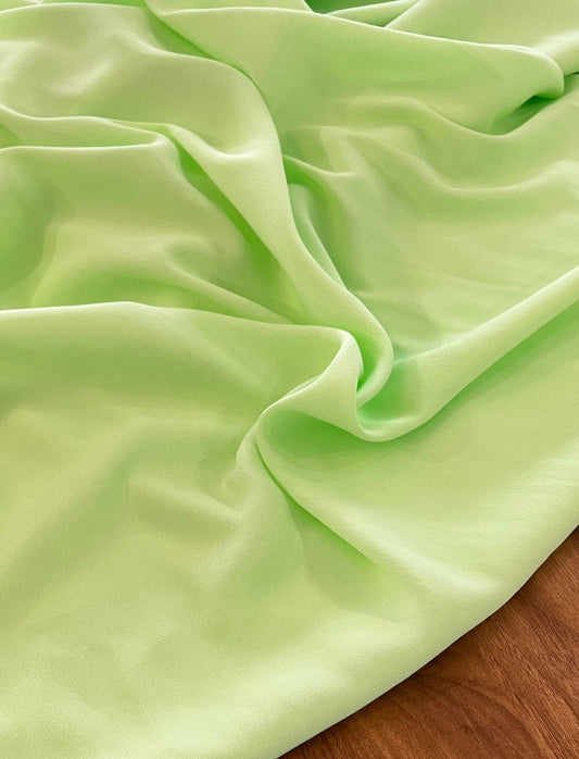 Crepe de viscose Maçã Verde - R$ 29,90/metro.