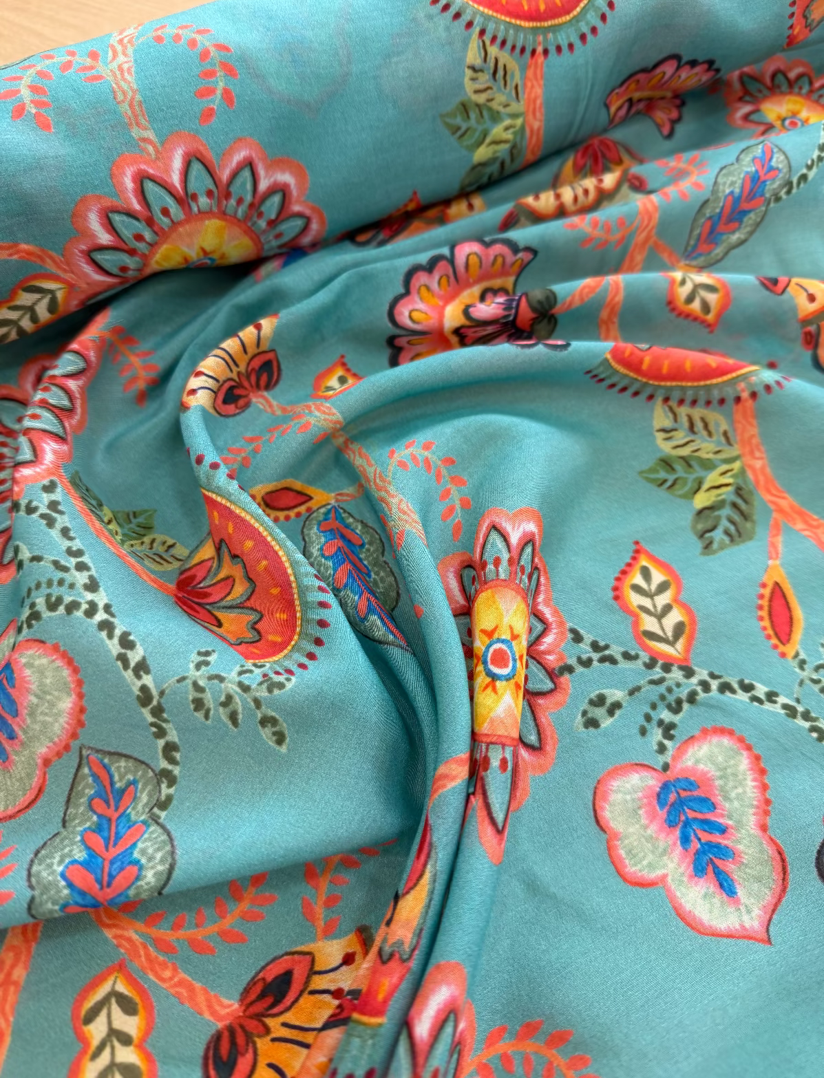 Cambraia de Algodão com Seda Estampada - R$ 79,90/metro