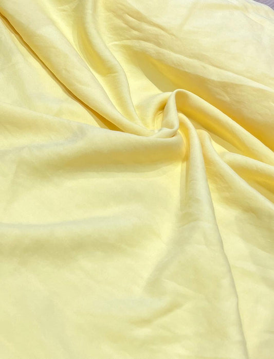 Tencel Amarelo Manteiga ( alfaiataria de viscose com poliéster) - R$ 49,90/metro.