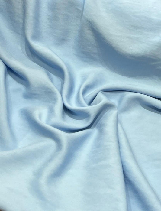 Tencel Azul Céu ( alfaiataria de viscose com poliéster) - R$ 49,90/metro.